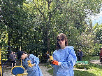 Кафедра підприємництва та бізнес-технологій долучилася до «Марафону добрих справ»: пофарбовано дитячий майданчик в мікрорайоні ДОСи